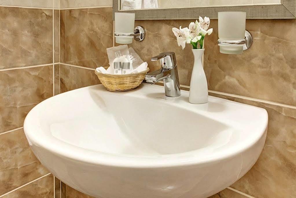 West Park Hotel Sofiivska Borshchahivka Экстерьер фото