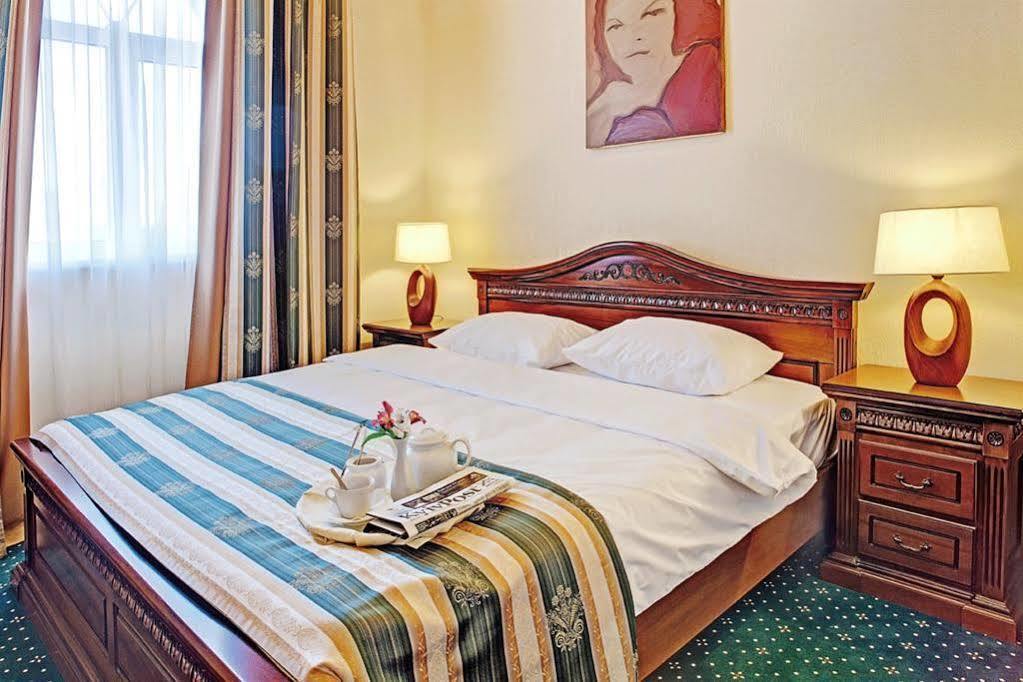 West Park Hotel Sofiivska Borshchahivka Экстерьер фото